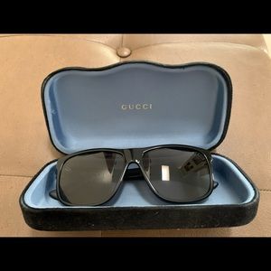 Authentic Men’s Gucci Sunglasses Black with case